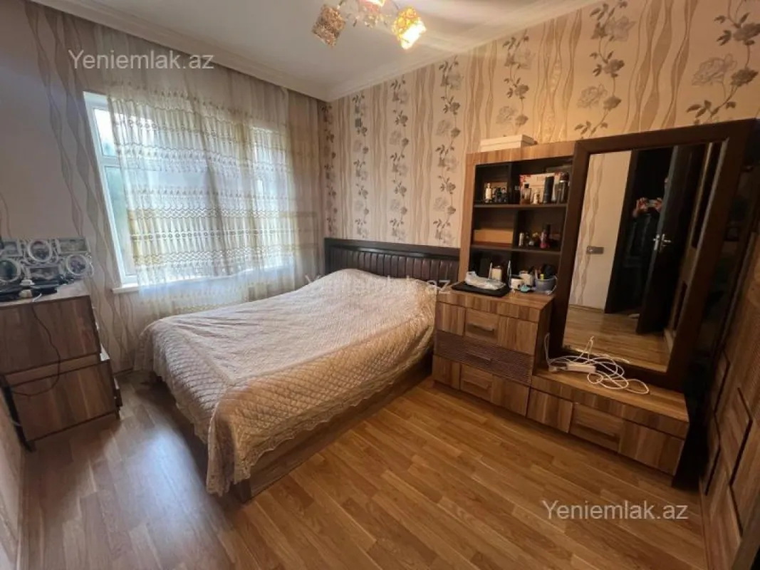 Satılır 4 otaqlı köhnə tikili 85 m²