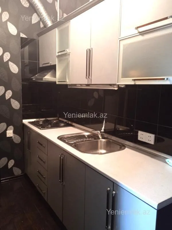 Satılır 2 otaqlı köhnə tikili 45 m²