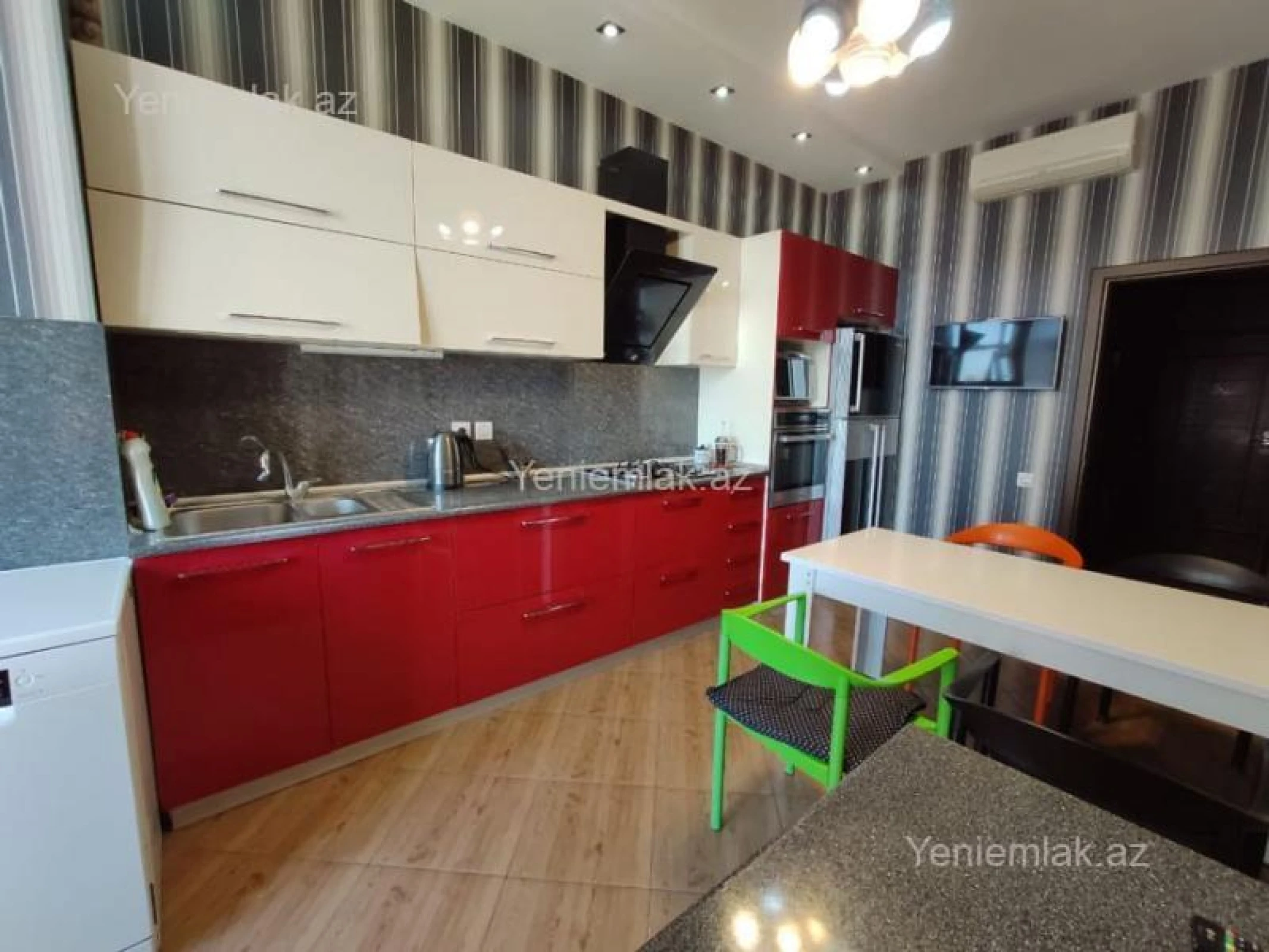 Satılır 3 otaqlı yeni tikili 137 m²