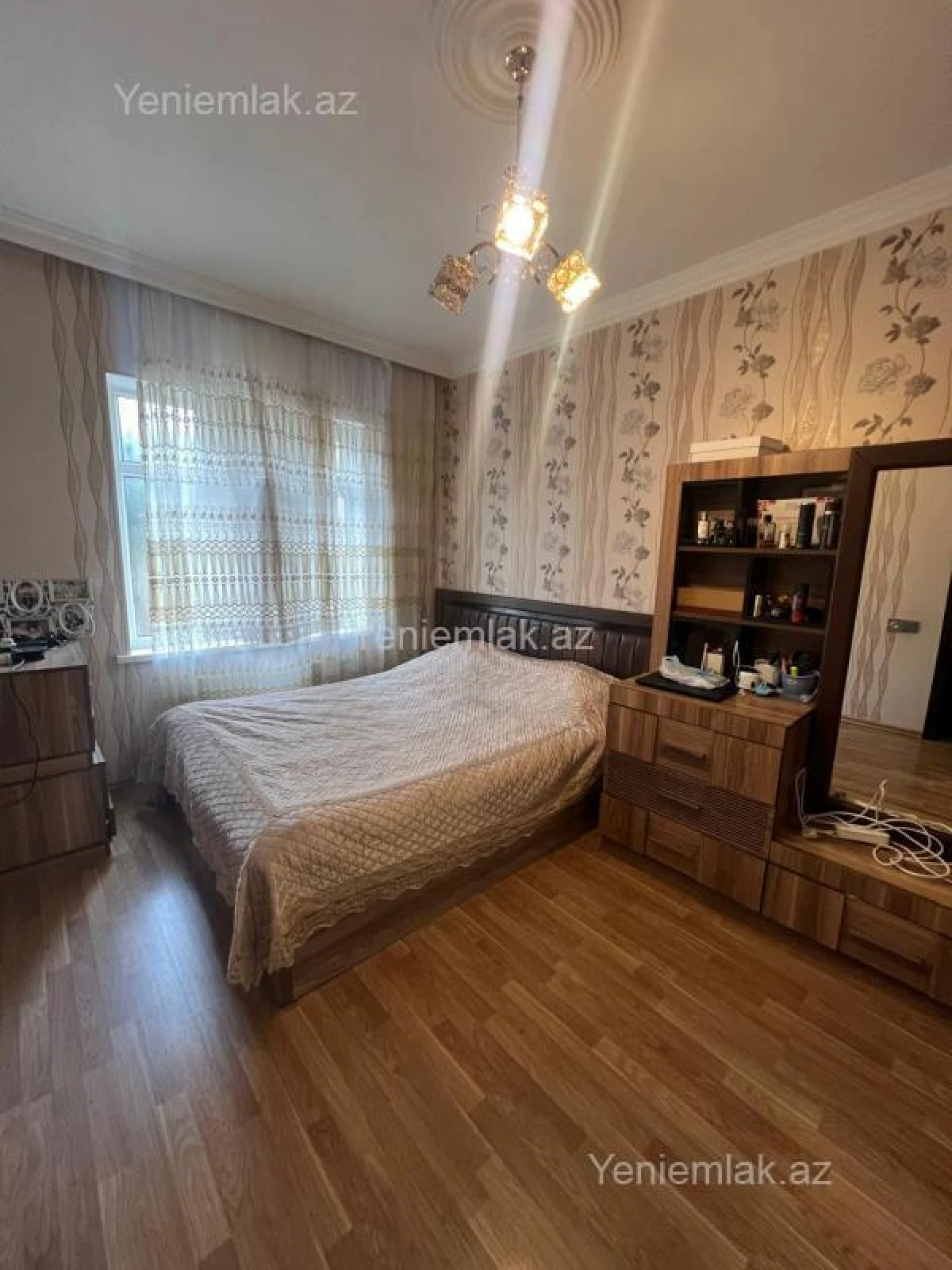 Satılır 4 otaqlı köhnə tikili 100 m²