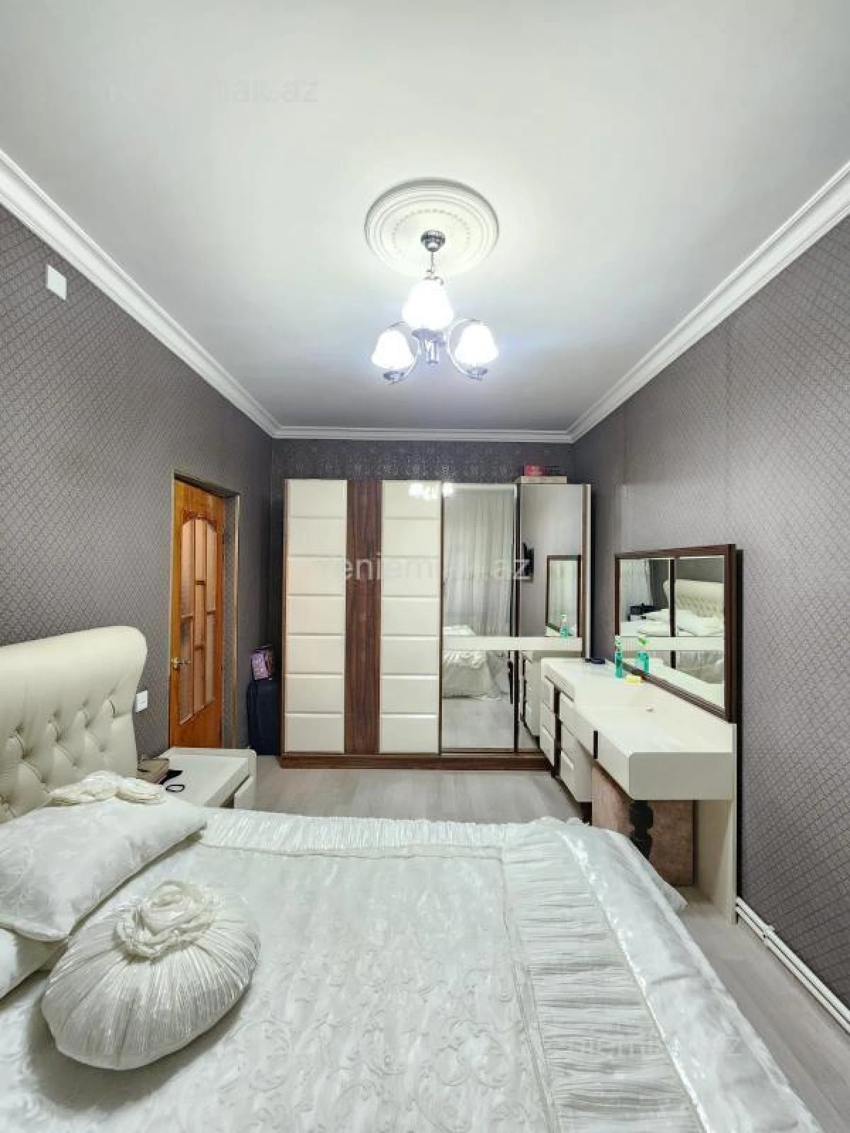 Satılır 4 otaqlı köhnə tikili 100 m²