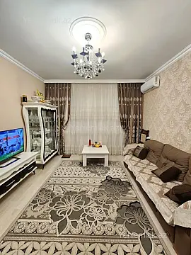 Satılır 4 otaqlı köhnə tikili 100 m²