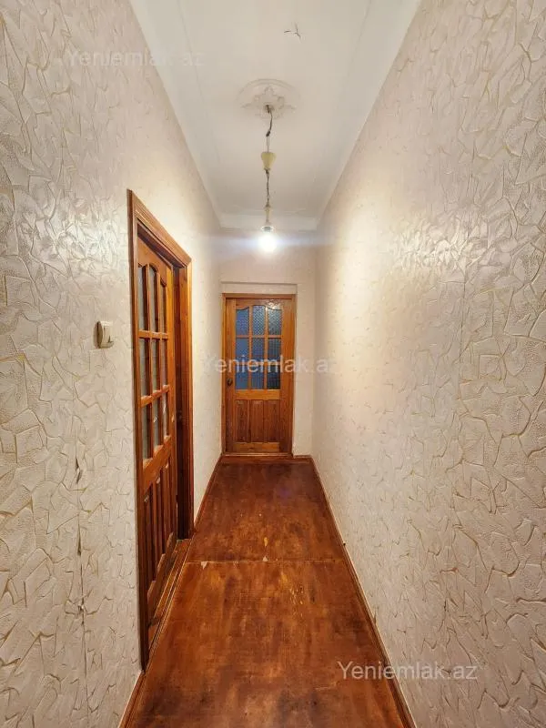 Satılır 4 otaqlı köhnə tikili 100 m²