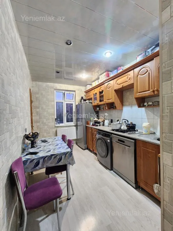 Satılır 4 otaqlı köhnə tikili 100 m²