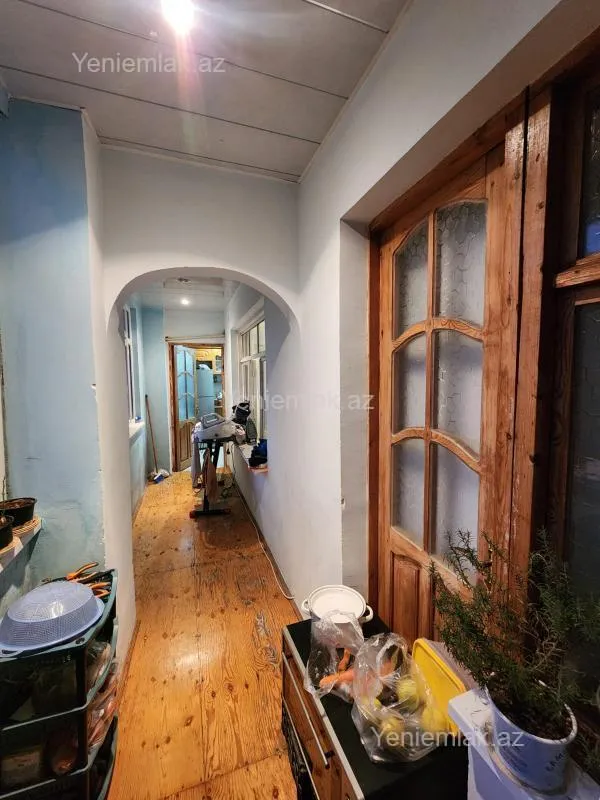 Satılır 4 otaqlı köhnə tikili 100 m²