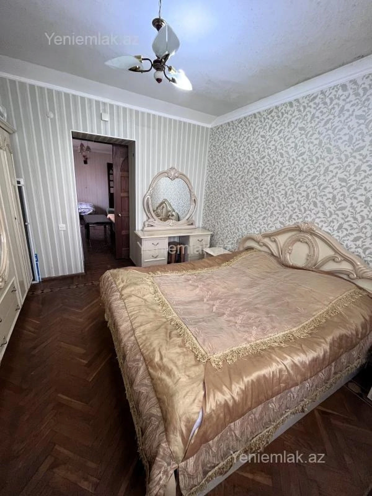 Satılır 2 otaqlı köhnə tikili 60 m²