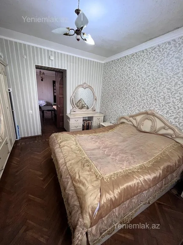 Satılır 2 otaqlı köhnə tikili 60 m²