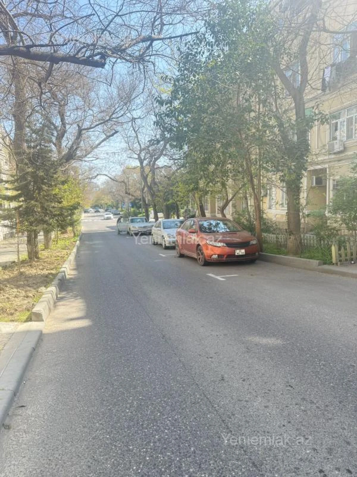 Satılır 2 otaqlı köhnə tikili 68 m²