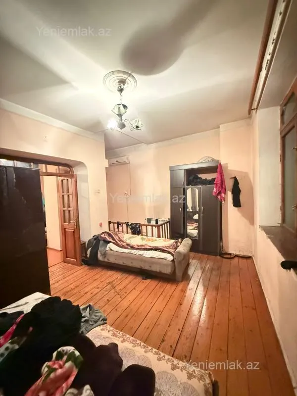 Satılır 2 otaqlı köhnə tikili 68 m²