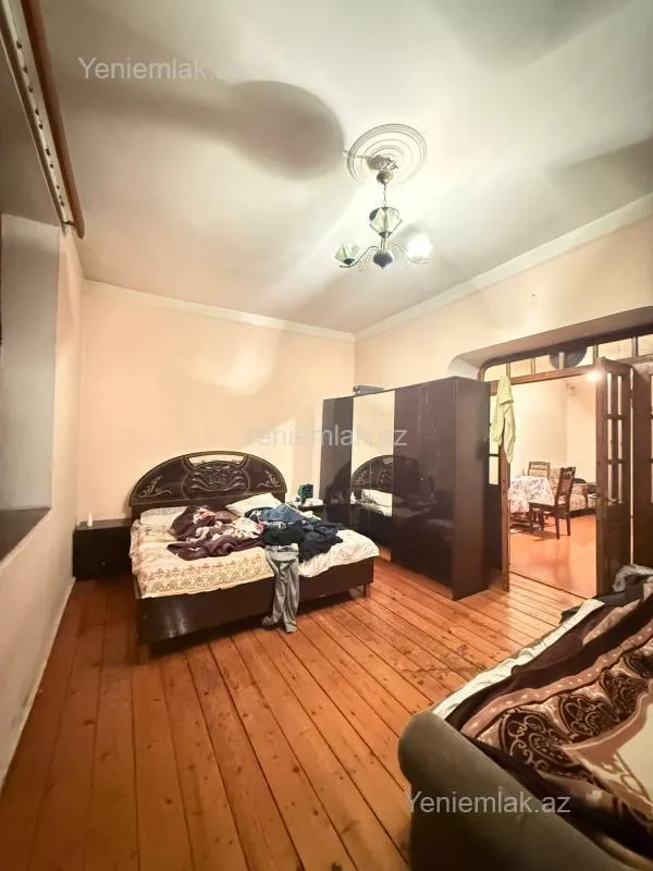 Satılır 2 otaqlı köhnə tikili 68 m²