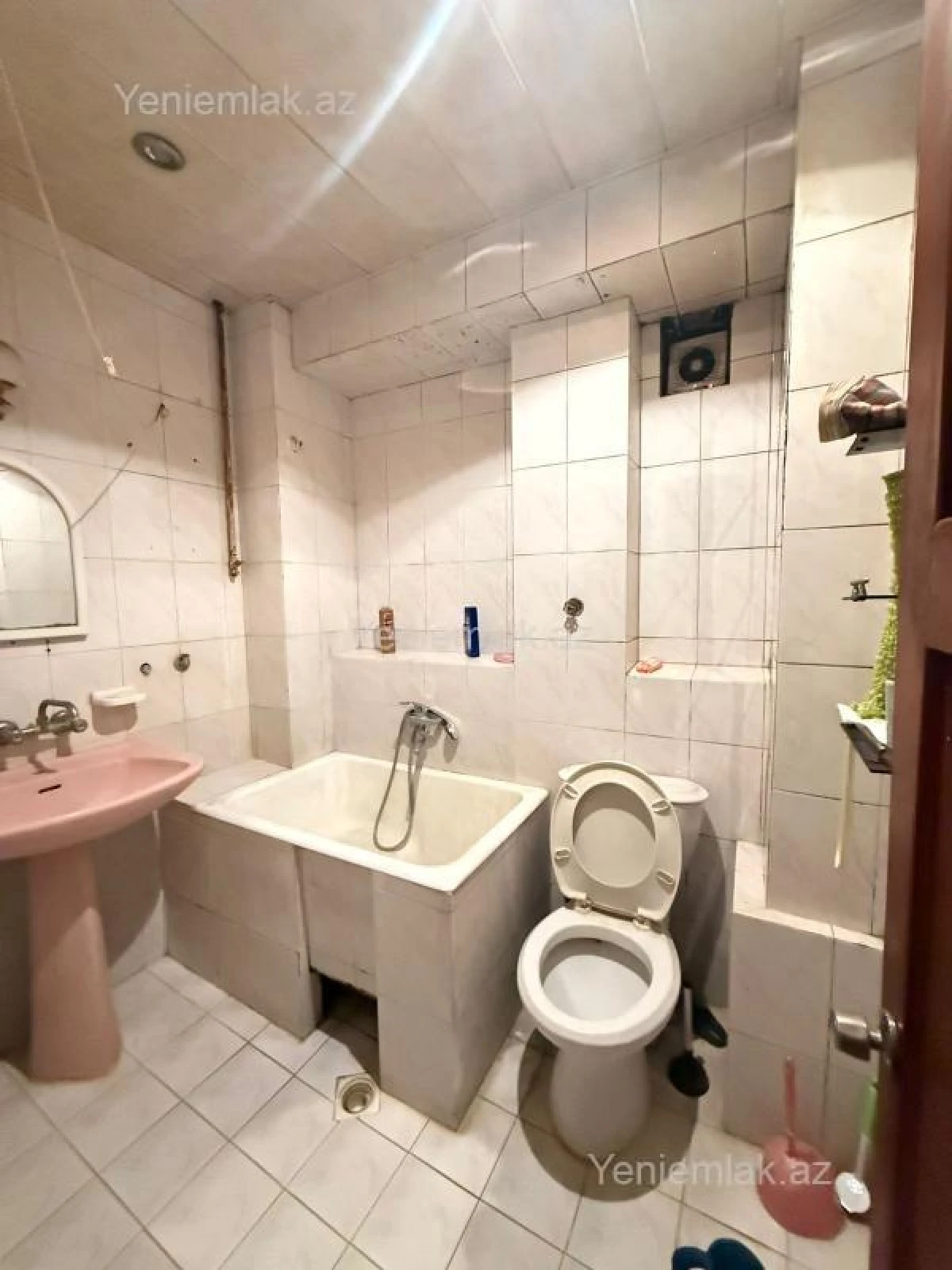 Satılır 2 otaqlı köhnə tikili 68 m²