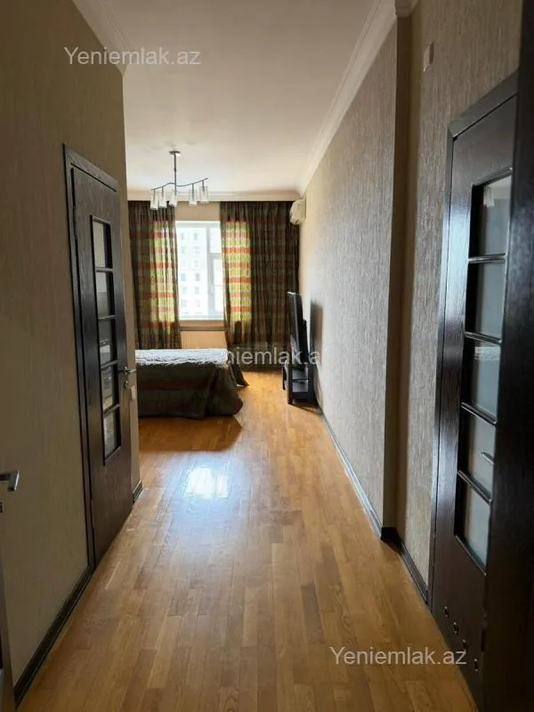 Satılır 3 otaqlı yeni tikili 140 m²