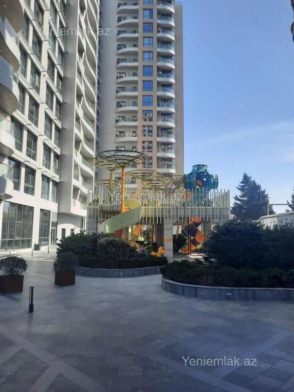 Satılır 4 otaqlı yeni tikili 220 m²