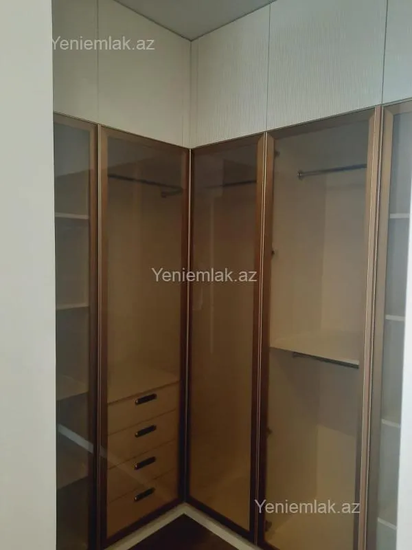 Satılır 4 otaqlı yeni tikili 220 m²