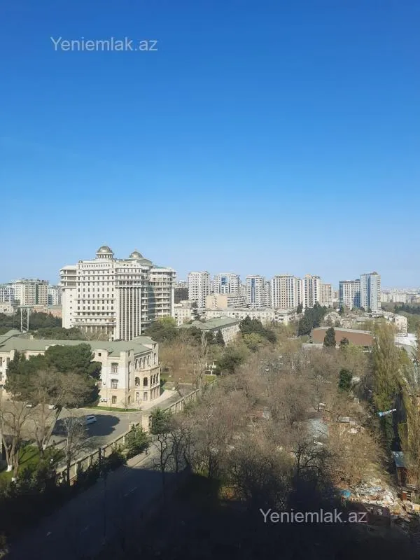 Satılır 4 otaqlı yeni tikili 220 m²