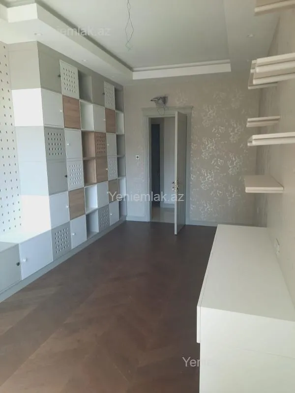 Satılır 4 otaqlı yeni tikili 220 m²