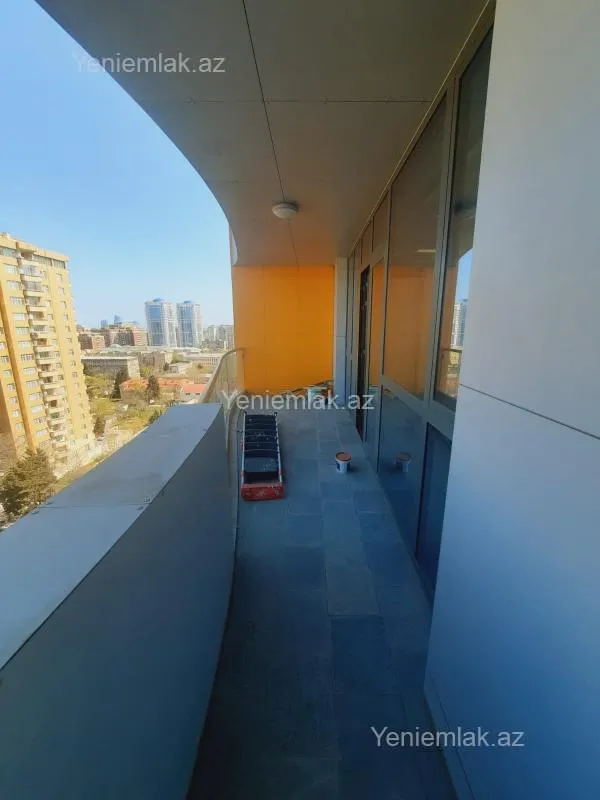 Satılır 4 otaqlı yeni tikili 220 m²