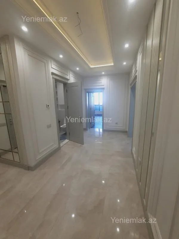 Satılır 4 otaqlı yeni tikili 220 m²