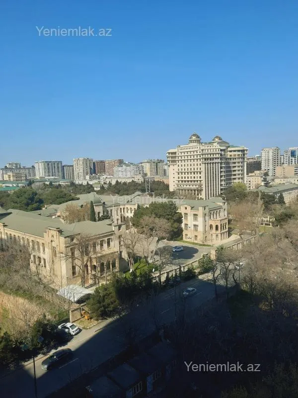 Satılır 4 otaqlı yeni tikili 220 m²