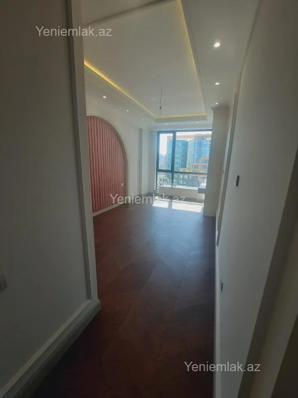 Satılır 4 otaqlı yeni tikili 220 m²