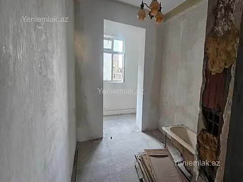 Satılır 4 otaqlı köhnə tikili 122 m²