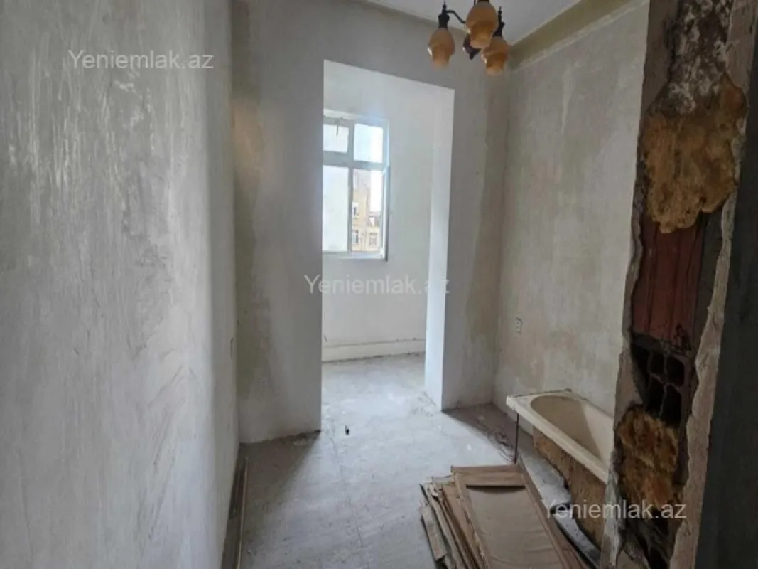 Satılır 4 otaqlı köhnə tikili 122 m²