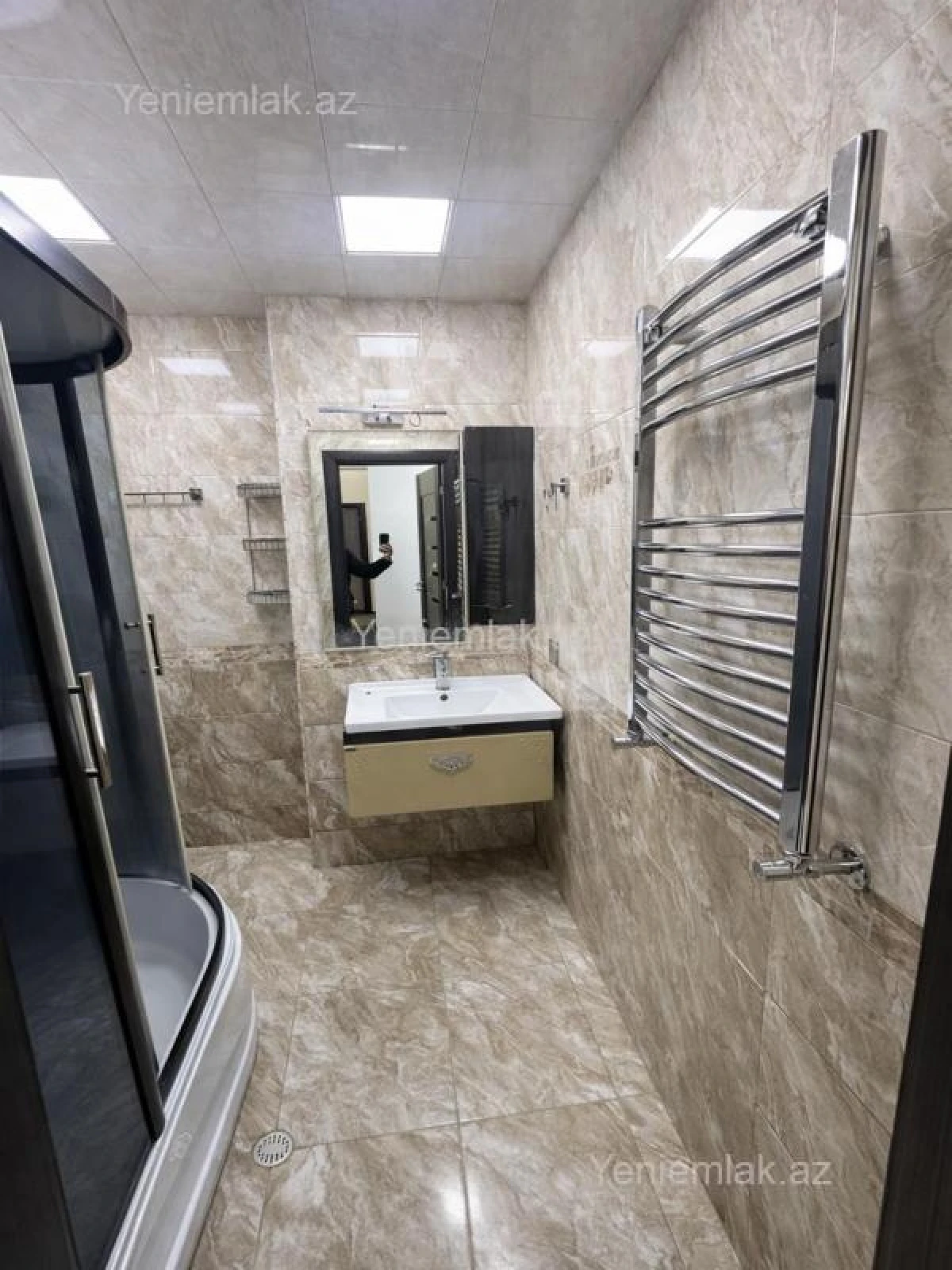 Satılır 3 otaqlı yeni tikili 120 m²