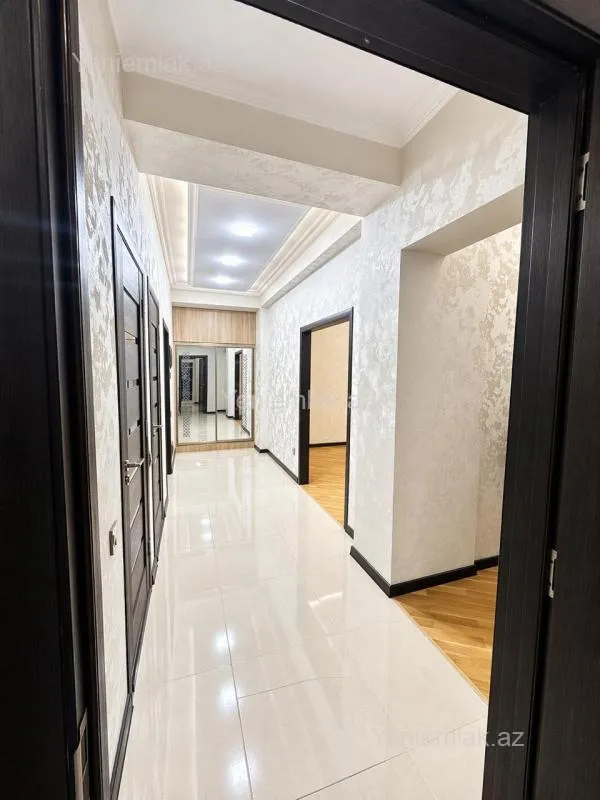 Satılır 3 otaqlı yeni tikili 120 m²