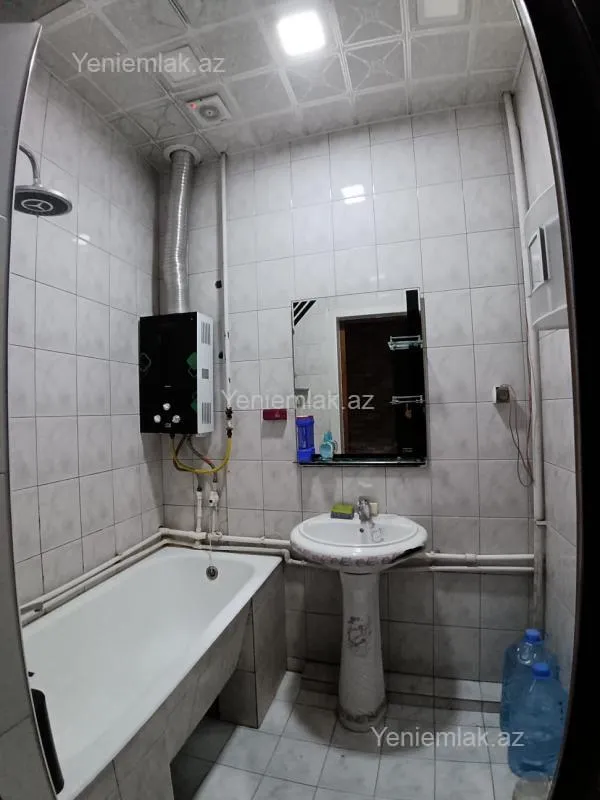 Satılır 3 otaqlı köhnə tikili 100 m²