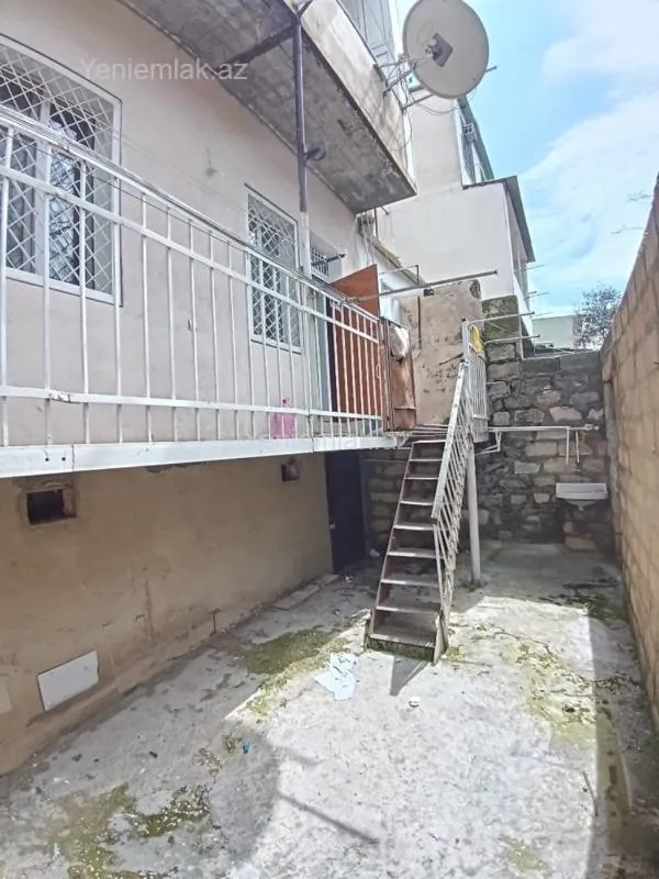 Satılır 3 otaqlı köhnə tikili 100 m²