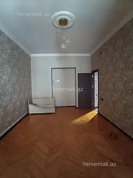 Satılır 3 otaqlı köhnə tikili 100 m²