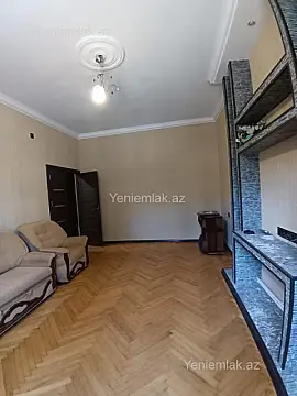 Satılır 3 otaqlı köhnə tikili 100 m²