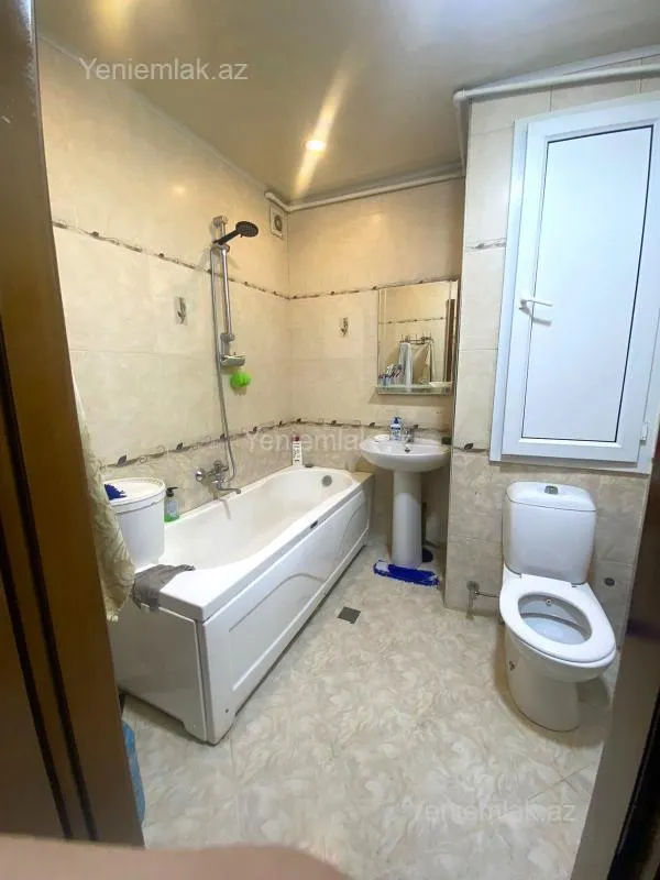 Satılır 3 otaqlı köhnə tikili 90 m²