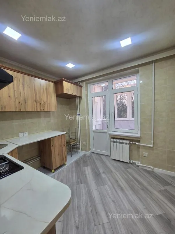 Satılır 4 otaqlı köhnə tikili 110 m²