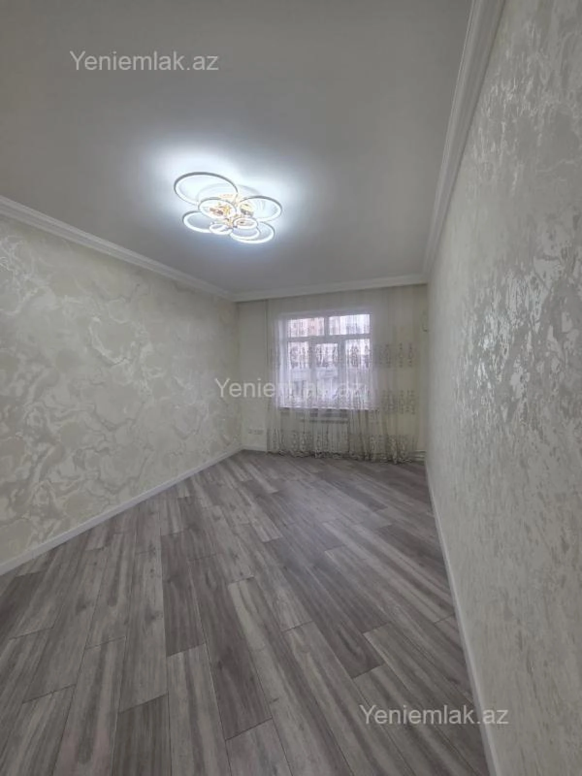 Satılır 4 otaqlı köhnə tikili 110 m²