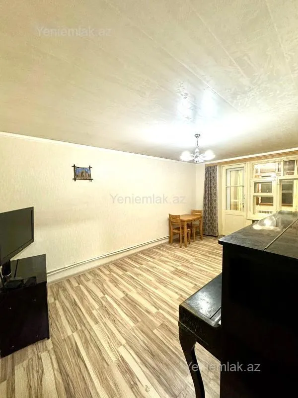 Satılır 2 otaqlı köhnə tikili 57 m²