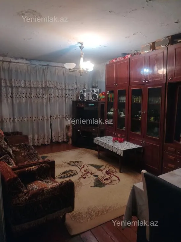 Satılır 3 otaqlı köhnə tikili 70 m²
