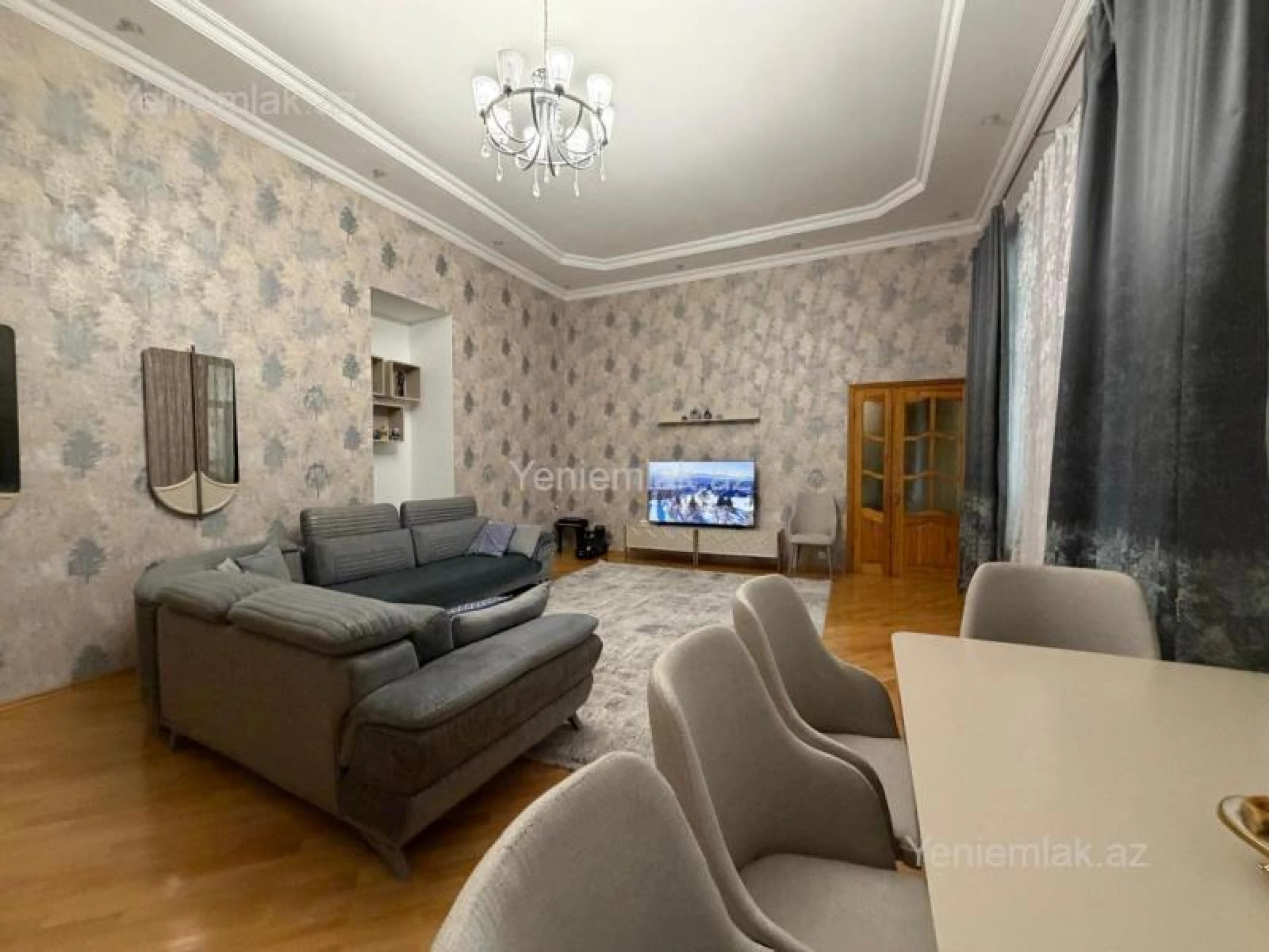 Satılır 4 otaqlı köhnə tikili 250 m²