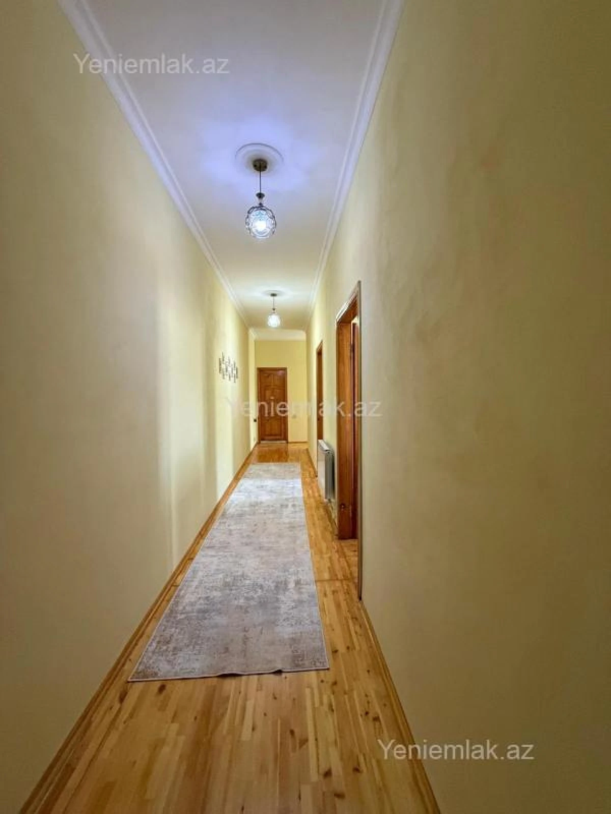 Satılır 4 otaqlı köhnə tikili 250 m²