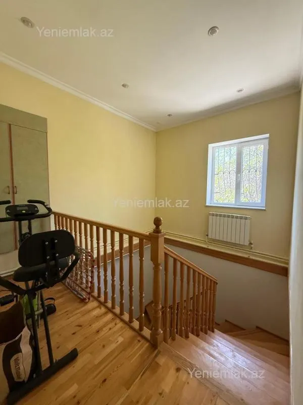 Satılır 4 otaqlı köhnə tikili 250 m²