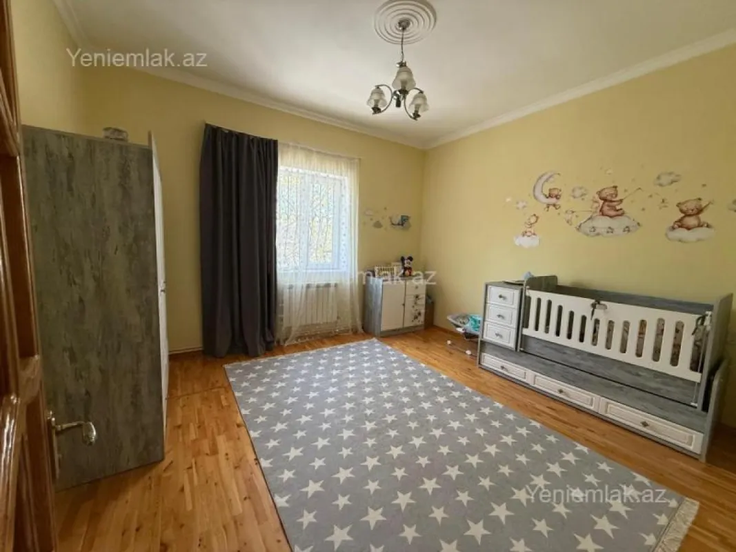 Satılır 4 otaqlı köhnə tikili 250 m²