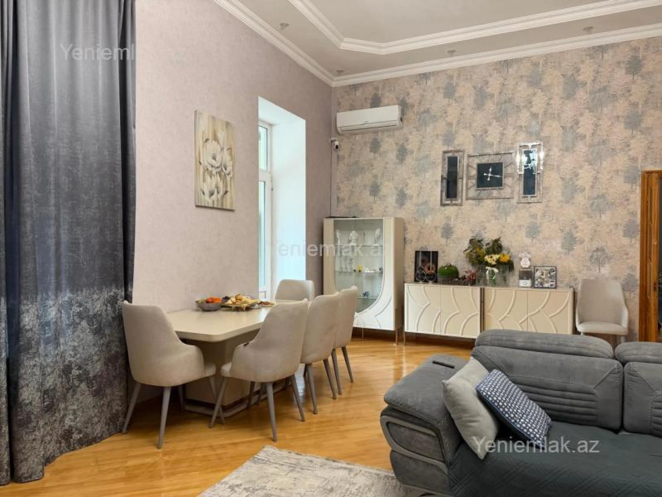 Satılır 4 otaqlı köhnə tikili 250 m²