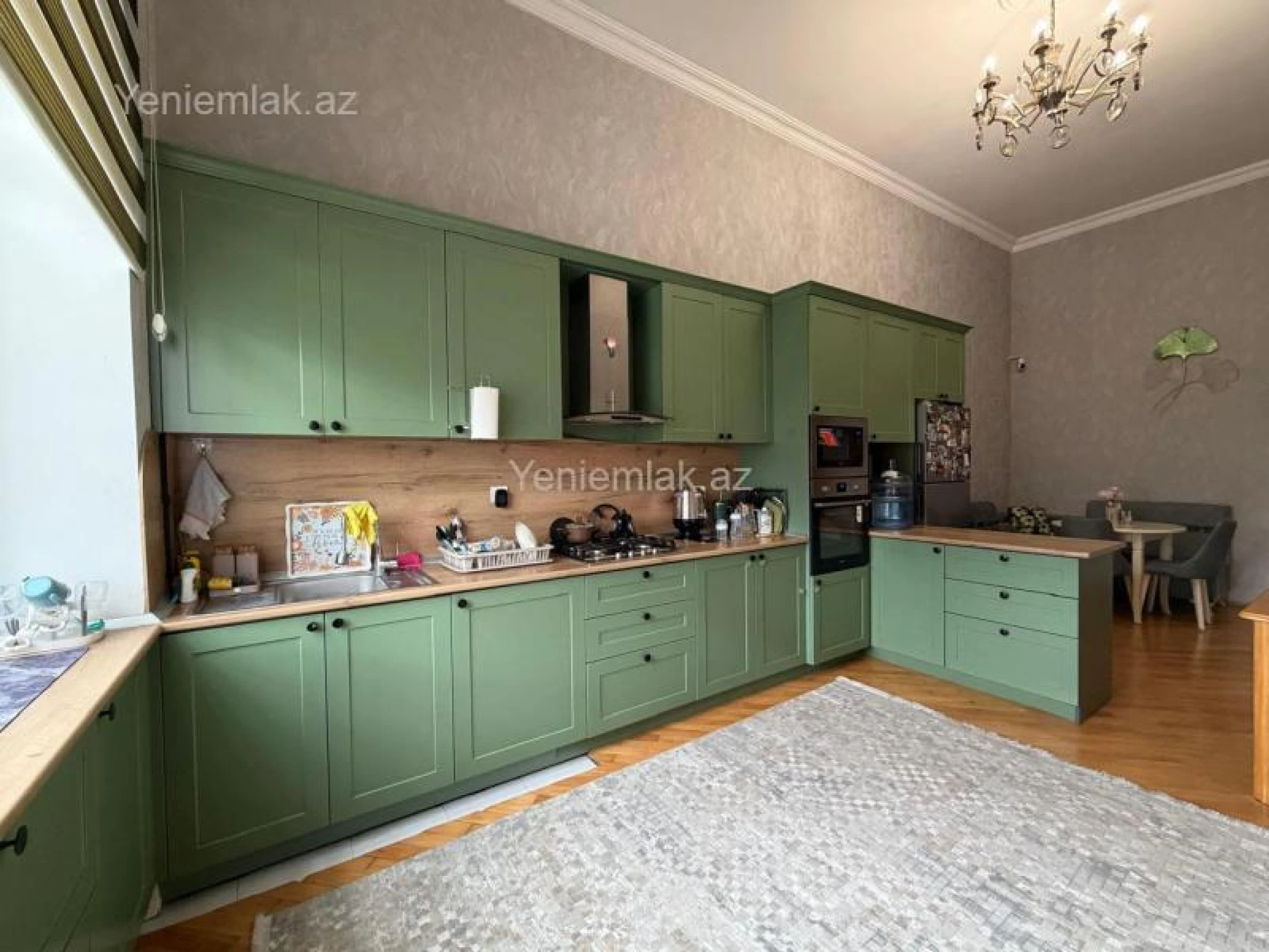 Satılır 4 otaqlı köhnə tikili 250 m²