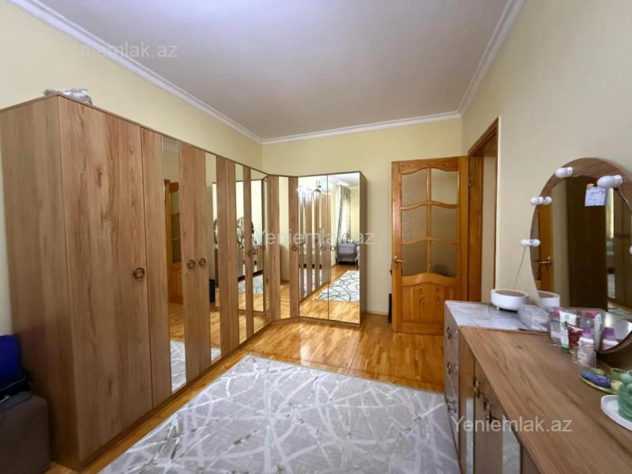 Satılır 4 otaqlı köhnə tikili 250 m²