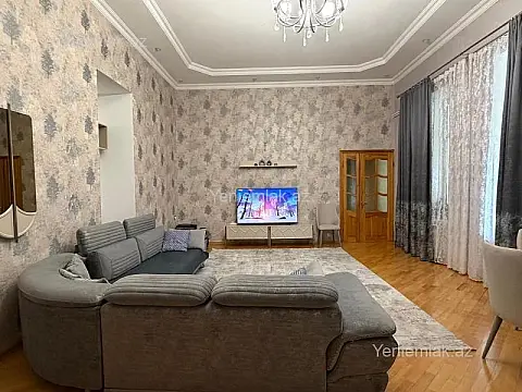 Satılır 4 otaqlı köhnə tikili 250 m²