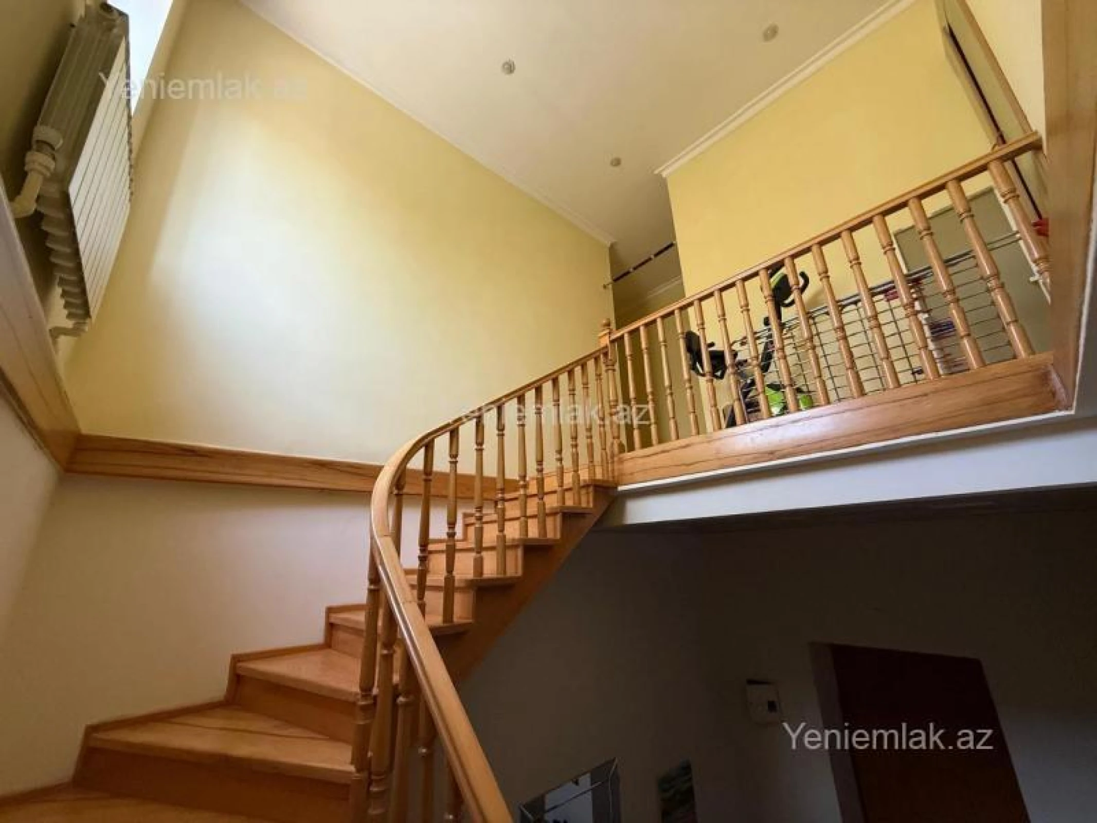 Satılır 4 otaqlı köhnə tikili 250 m²