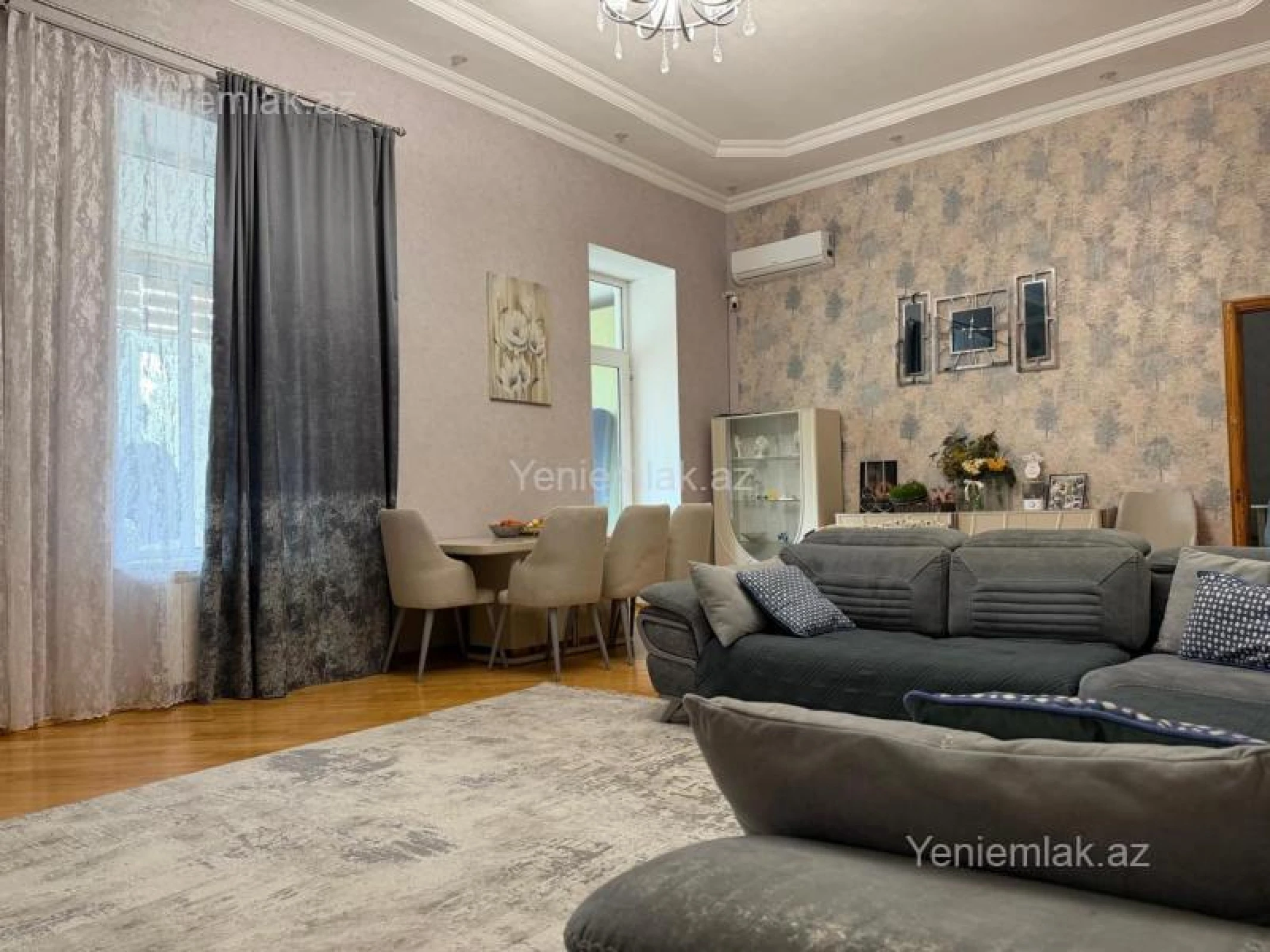 Satılır 4 otaqlı köhnə tikili 250 m²