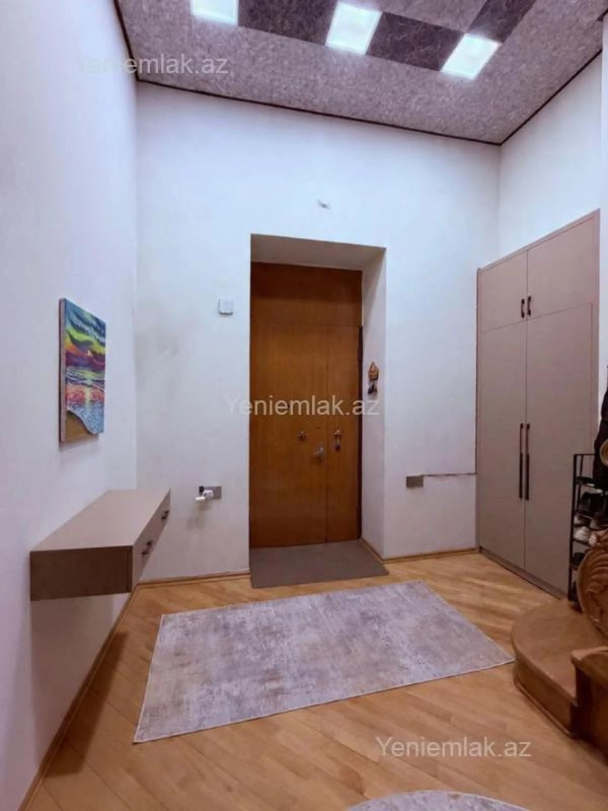 Satılır 4 otaqlı köhnə tikili 250 m²