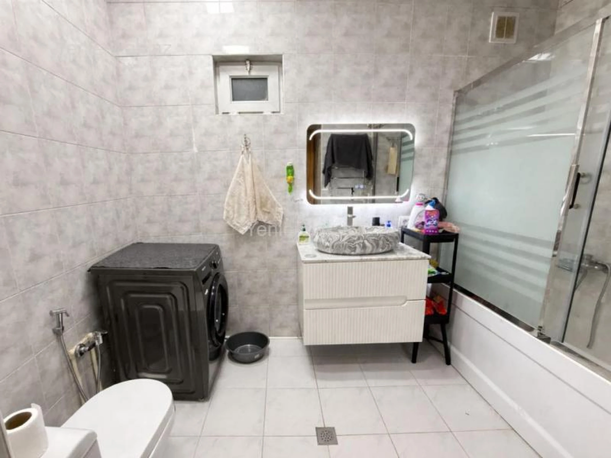 Satılır 4 otaqlı köhnə tikili 250 m²