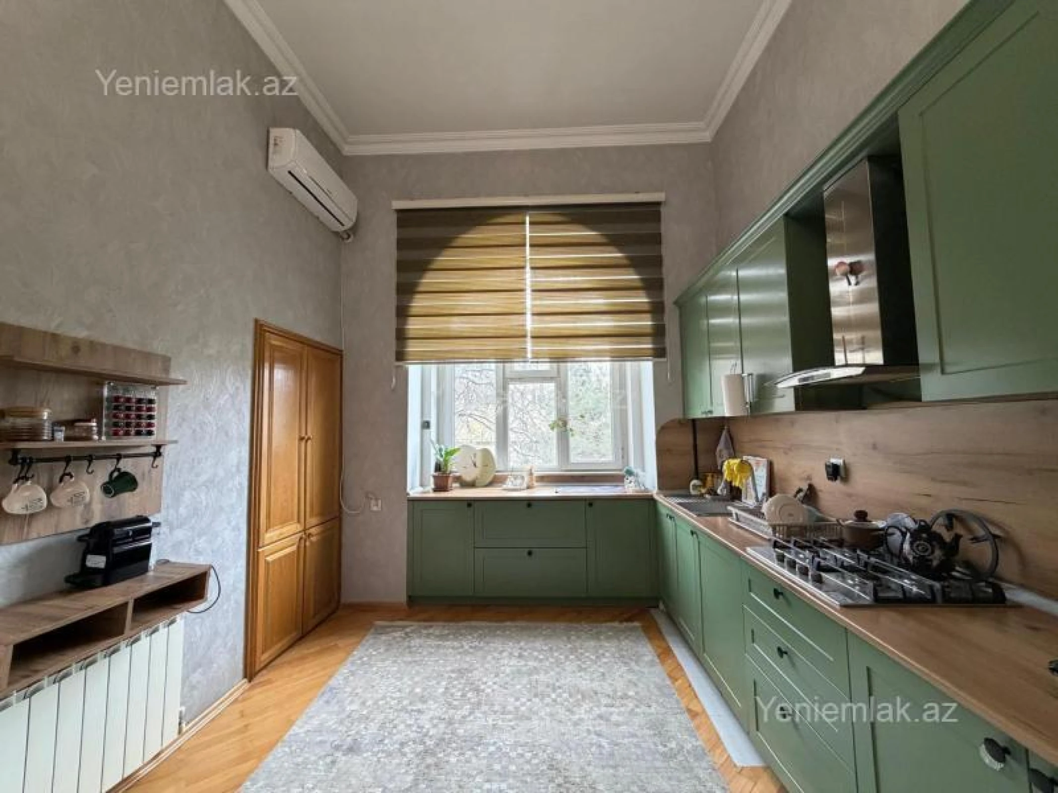 Satılır 4 otaqlı köhnə tikili 250 m²